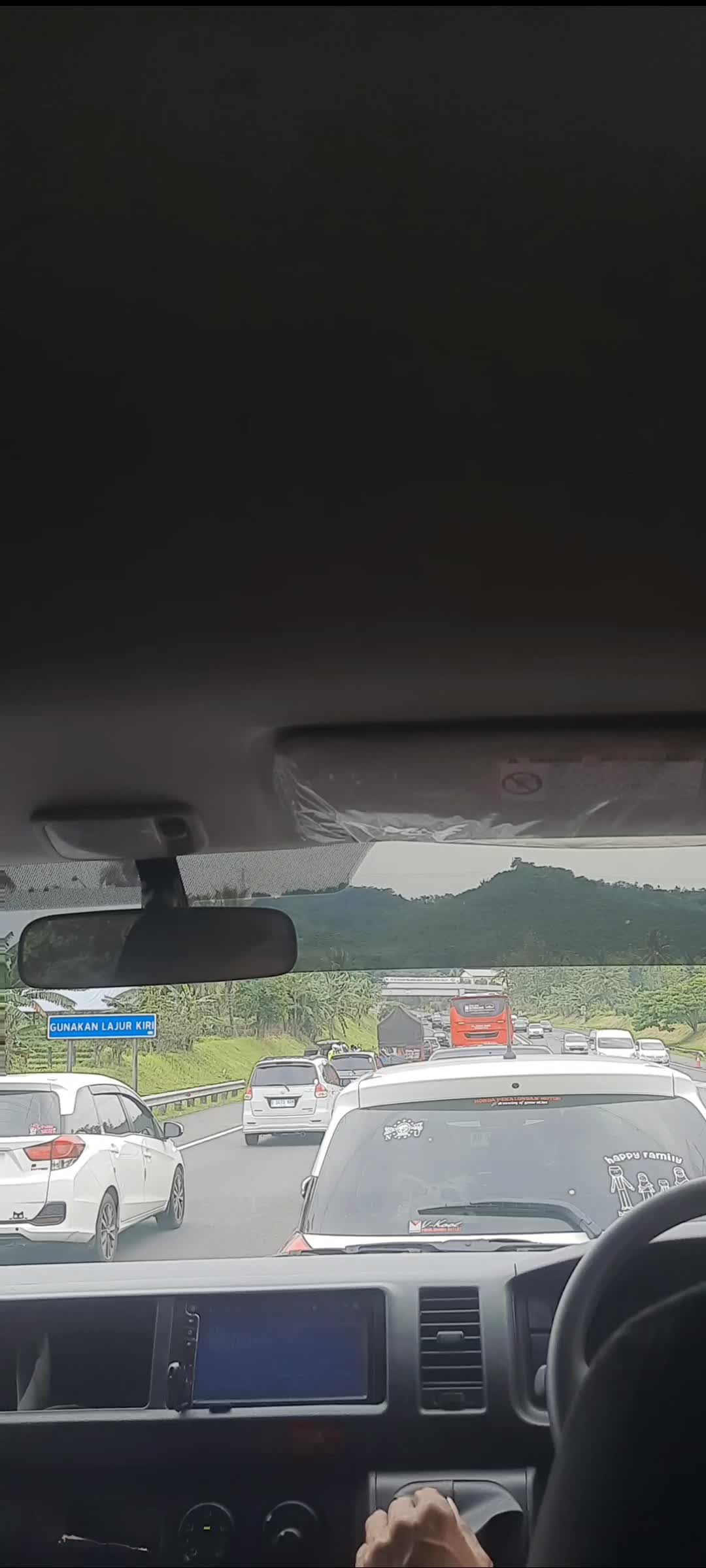 perjalanan ditol tetap hati hati ya...