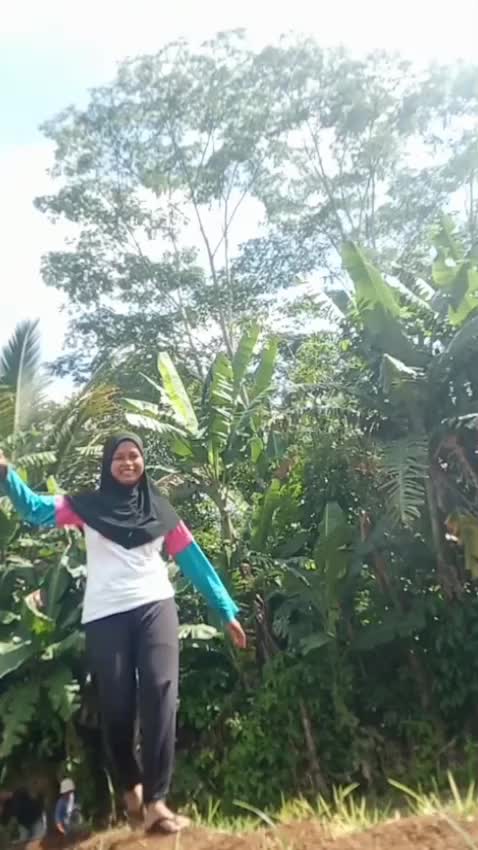 berjalan di pinggir sawah 
 #pedesaa
 #pesawahan 
 #Viral 