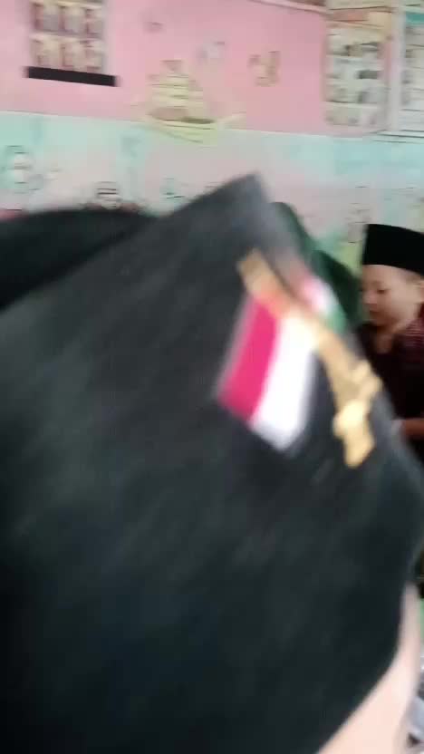 nemenin Boss kecil membatik di sklah an Man-teman #iburumahtangga 