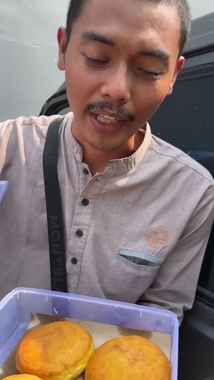 Donatur Geger gedaen, enak banget rekomendasi buat oleh oleh  #presenterhits #Viral 