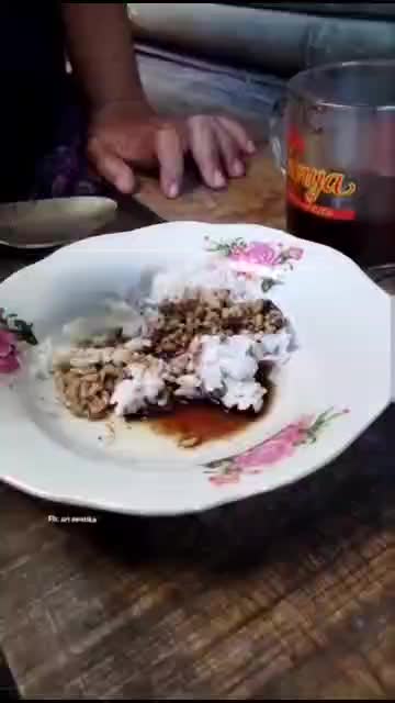 Makan pakai kopi, makan sederhana di desa  #salamorangapakorakepenak #ngapak #dailyvlog #kehidupan 