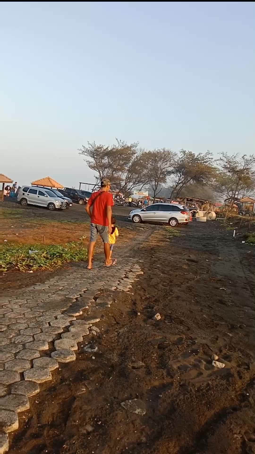 jalan-jalan ke pantai