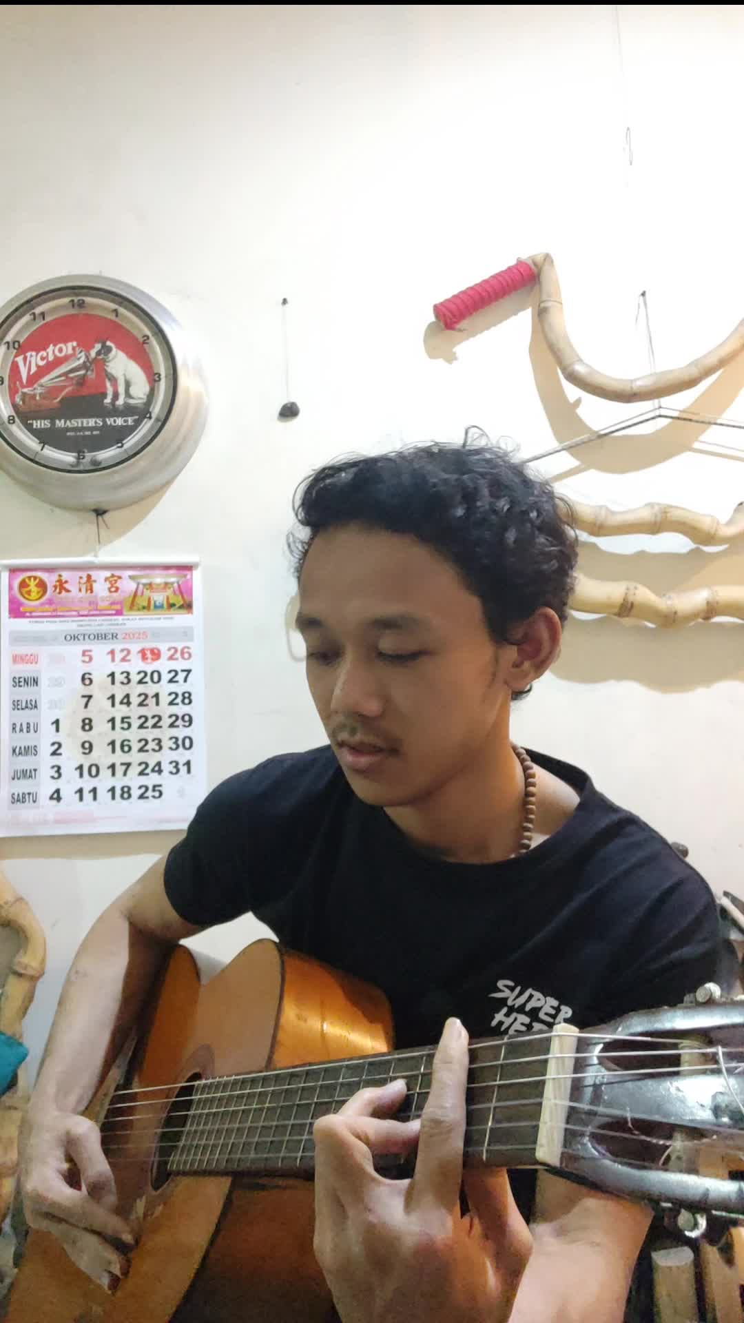 IDOL_XIV MAHENDRA J 22 PARAKAN Can't help falling in love with you  #auditionindonesianidolxiv #indonesianidolxiv #idolxiv 