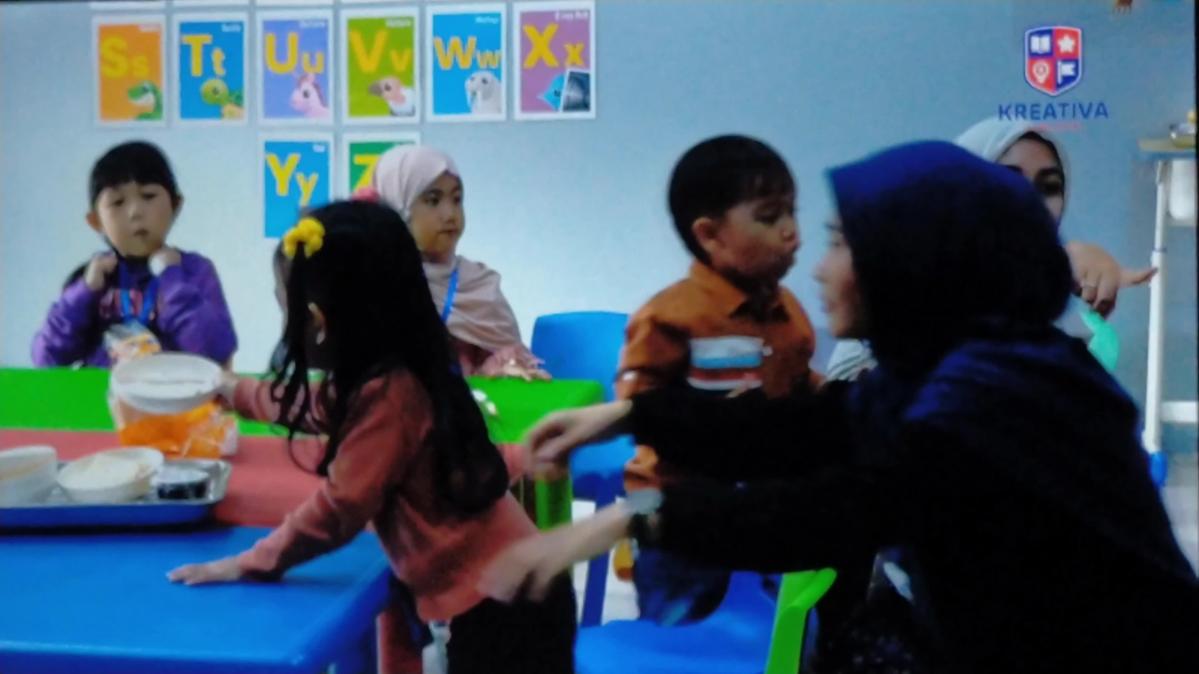 lagi makan siang
 #RCTIPlus  #HOTrctiplus  #Viral  #fypviral 