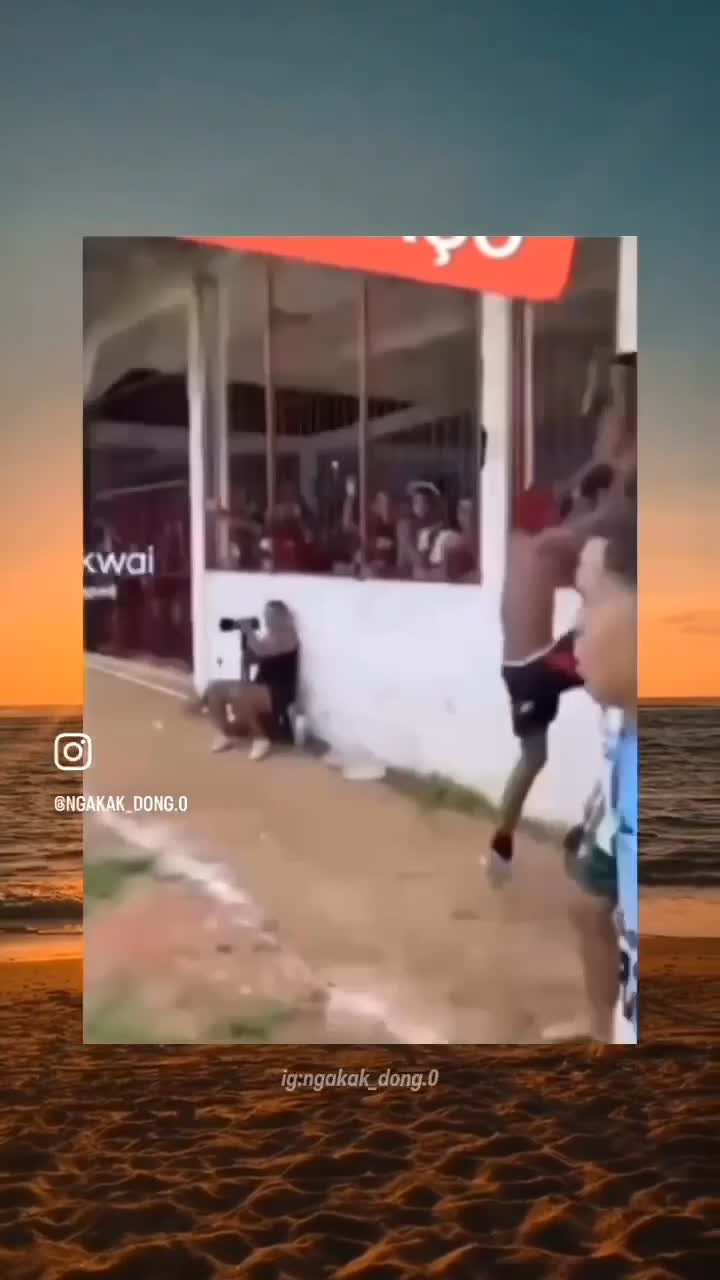 gak pake sempak dong🤣🤣
 #videolucu  #randomvideo  #viral  #Sport #sepakbola 