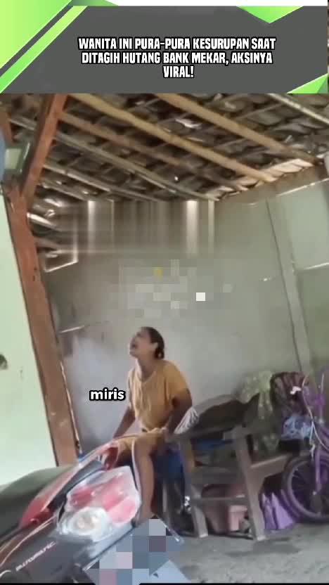 Wanita Ini Pura-Pura Kesurupan Saat Ditagih Hutang Bank Mekar, Aksinya Viral! #nasabah #purapura  #kesurupan  #kocak 