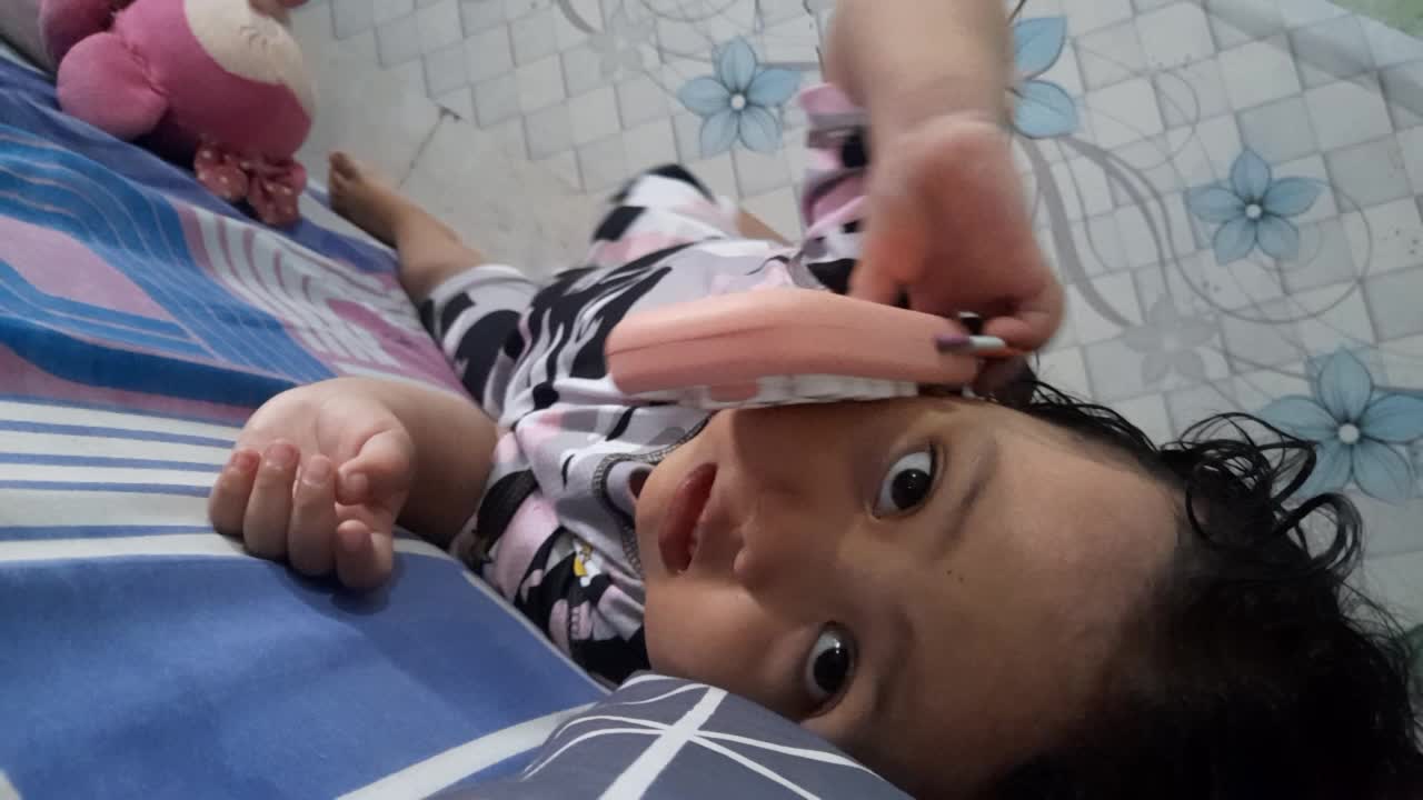 critny lgi telpon abahnya 😄