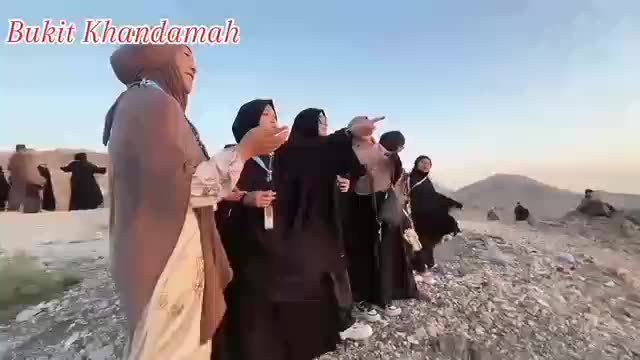 Senja di Bukit Khandamah
Destinasi yang tengah populer di kalangan jemaah haji dan umrah, terutama dari Indonesia.
Bukit ini menawarkan pema