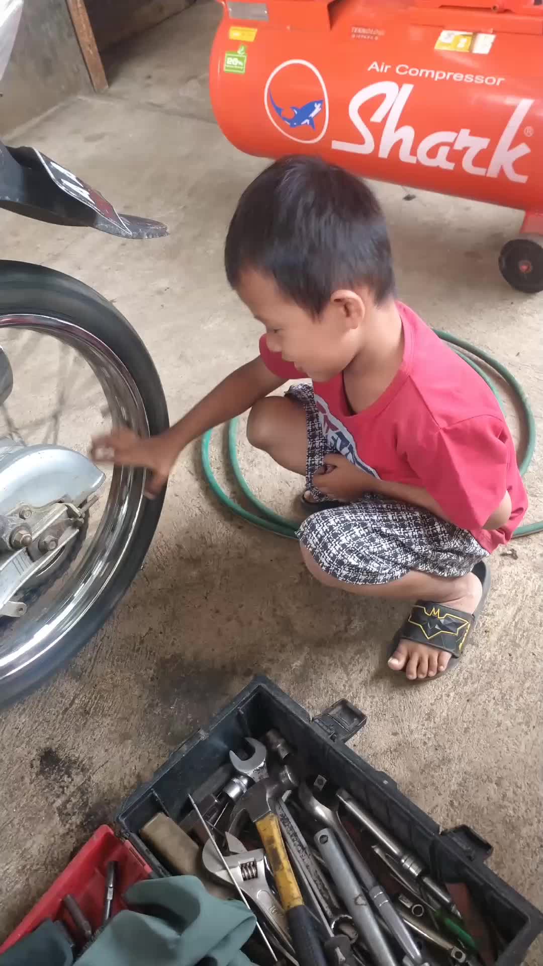 Chek The wheel Rotation 
?
#mechanic #mekanik #tools #cvt #engineering #tips #unitedstates #unitedkingdom #yamaha