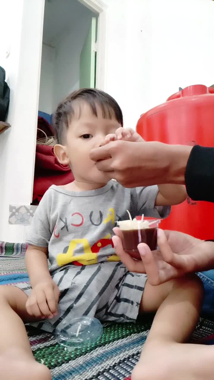 babang nauvan makan puding dari posyandu 🤤

#RCTIPlus #HOTrctiplus #fypシ゚viral #trending #mahmud #mamahmudaberanaktiga 