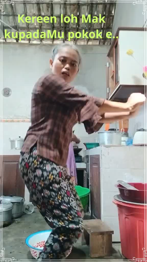 Mak e sopo iki bebz 🥰 kereen pokok e 🥰💕🫰 #RCTIPlus  #HOTrctiplus #fypシ゚viral #emakemakgalau 