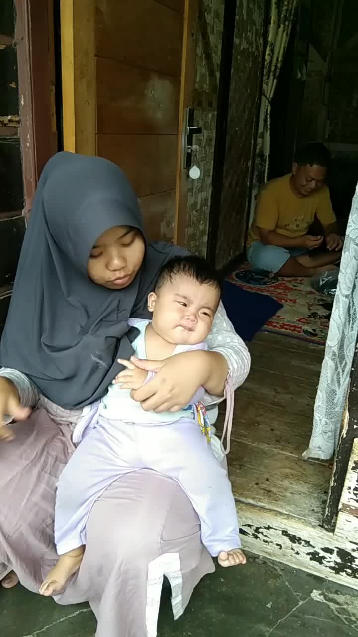 anak nya gak mau berhenti nyanyi