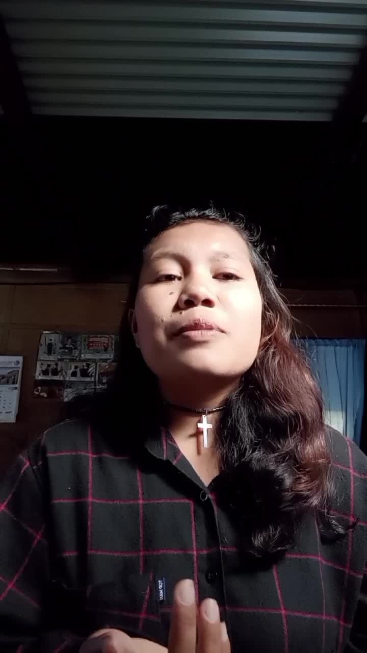 idol_Xlll nama: Media elshaday lumbantobing.asal: Tarutung pekerjaanbertani.usia:21tahun.judul lagu:Sampai akhir judika