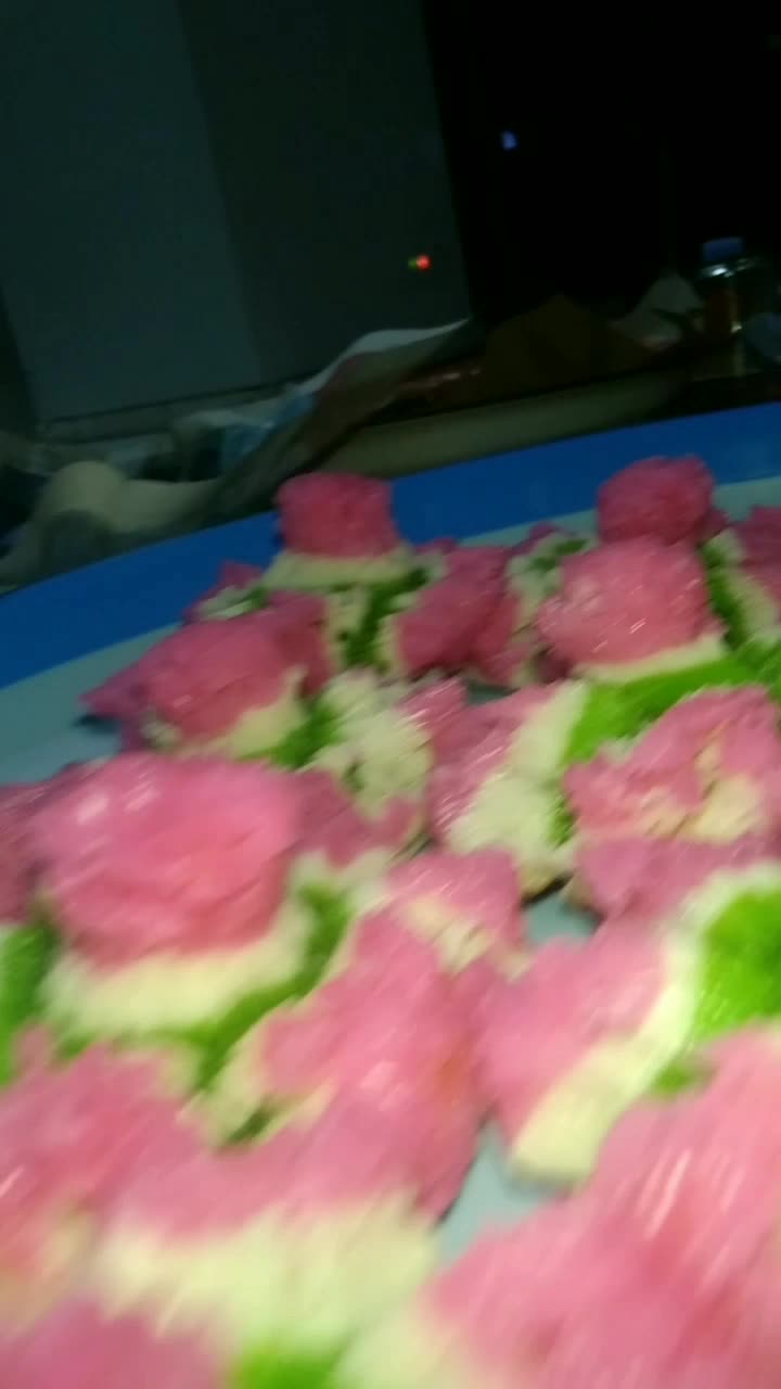 paking sosis solo dan kue bikang 