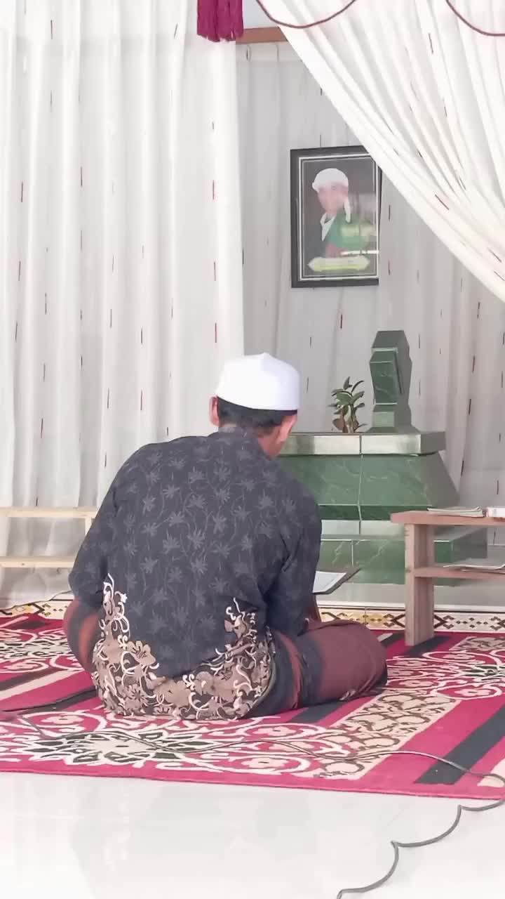Tabarrukan dimakom Syaikhina almagfirullah KH.Hasbullah  Ganjaran Gondanglegi Malang
 #fyp #fypdoong #vidioviral 