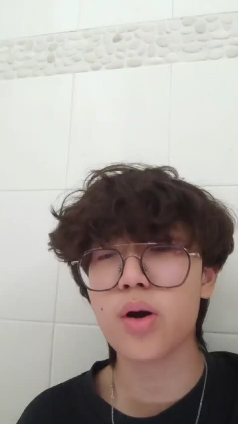 Idol xiii Sebastian Amadeo, 17 tahun, Jakarta,  Can you feel the love tonight