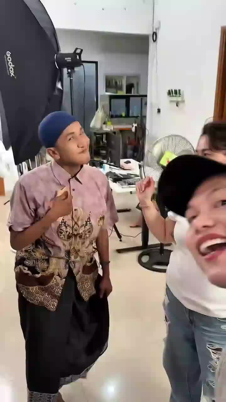 ripin minta duit untuk beli lem lilin mancung idung🤣🤣🤣