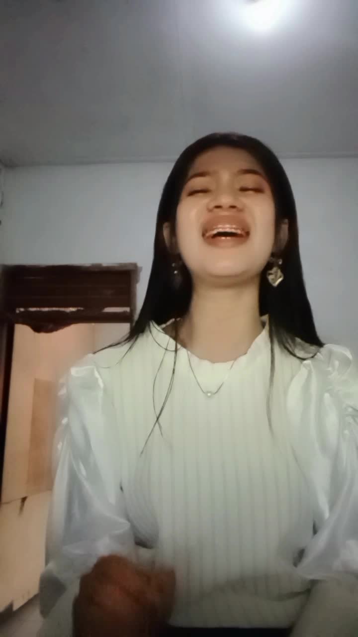 Nama: ANGGI OKTAVIANI 
umur:21
alamat: Karawang jawabarat 
TB:160
BB:43
lagu slow:Jera
 #onlineauditionmnc8 #audisionline #KDI2025#RisingSta