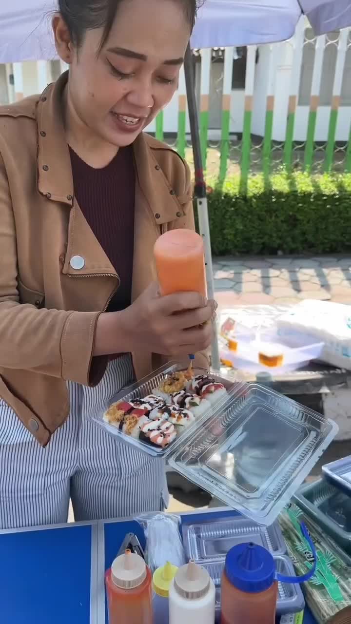 menikmati sushi di cfd alun-alun bolo  ##CFD #HOTrctiplus 