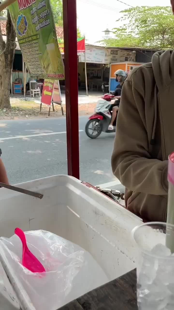 Siang-siang berburu es tebu bolo #HOTrctiplus #viral 