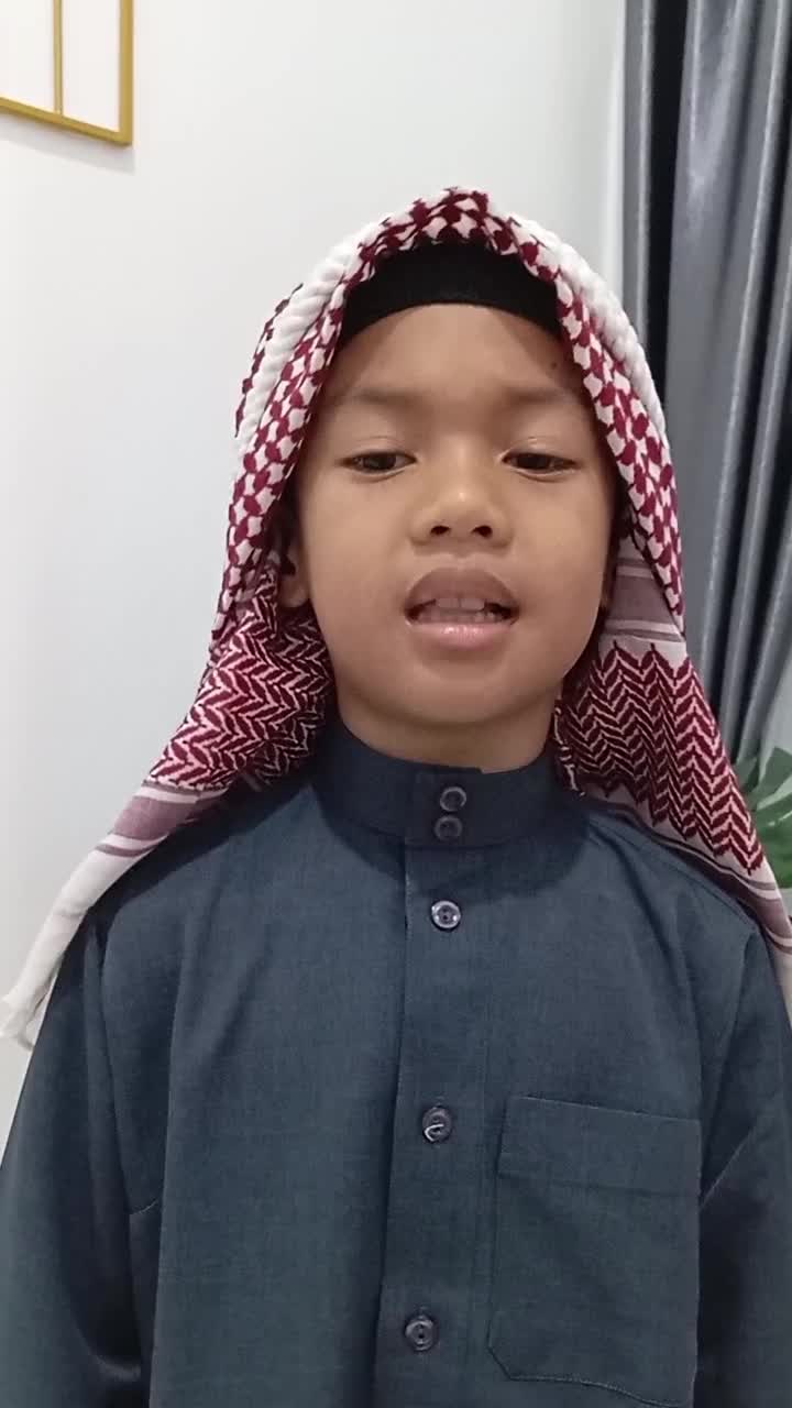 (Hanzholah) 
usia 7 Tahun dari kota Jambi
hafalan 4 juz.. 