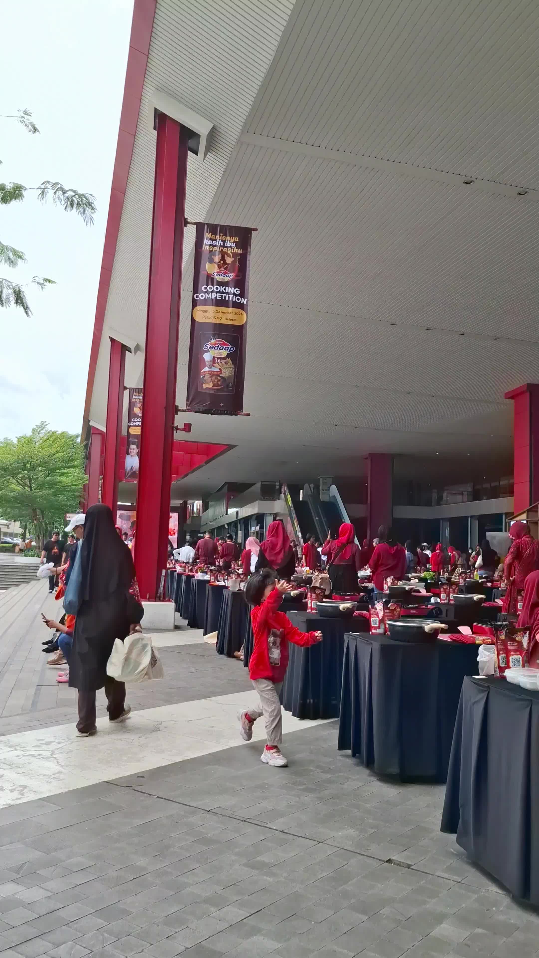 Suasana lokasi demo dari kecap sedap,wajahibundaid dan rinnai indonesia