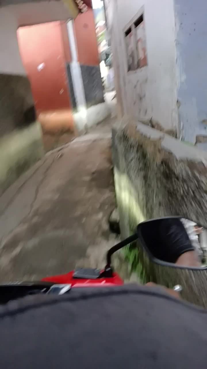 jalan nya begitu sempit