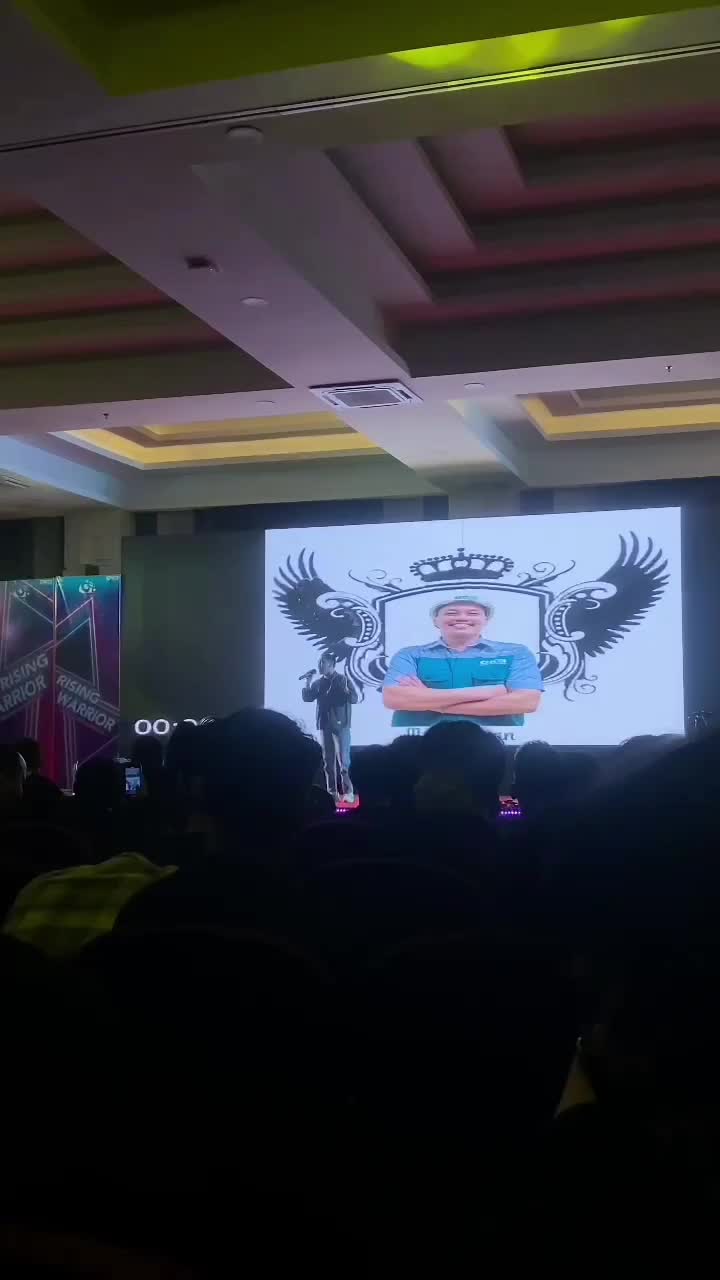 Berani Tampil Dulu... Urus Malu Di belakangan 😆 #fyp #nyanyi 