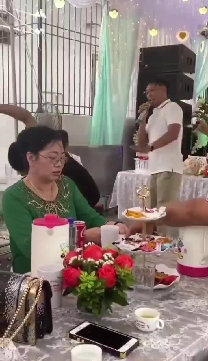 Penari Latar Frontal