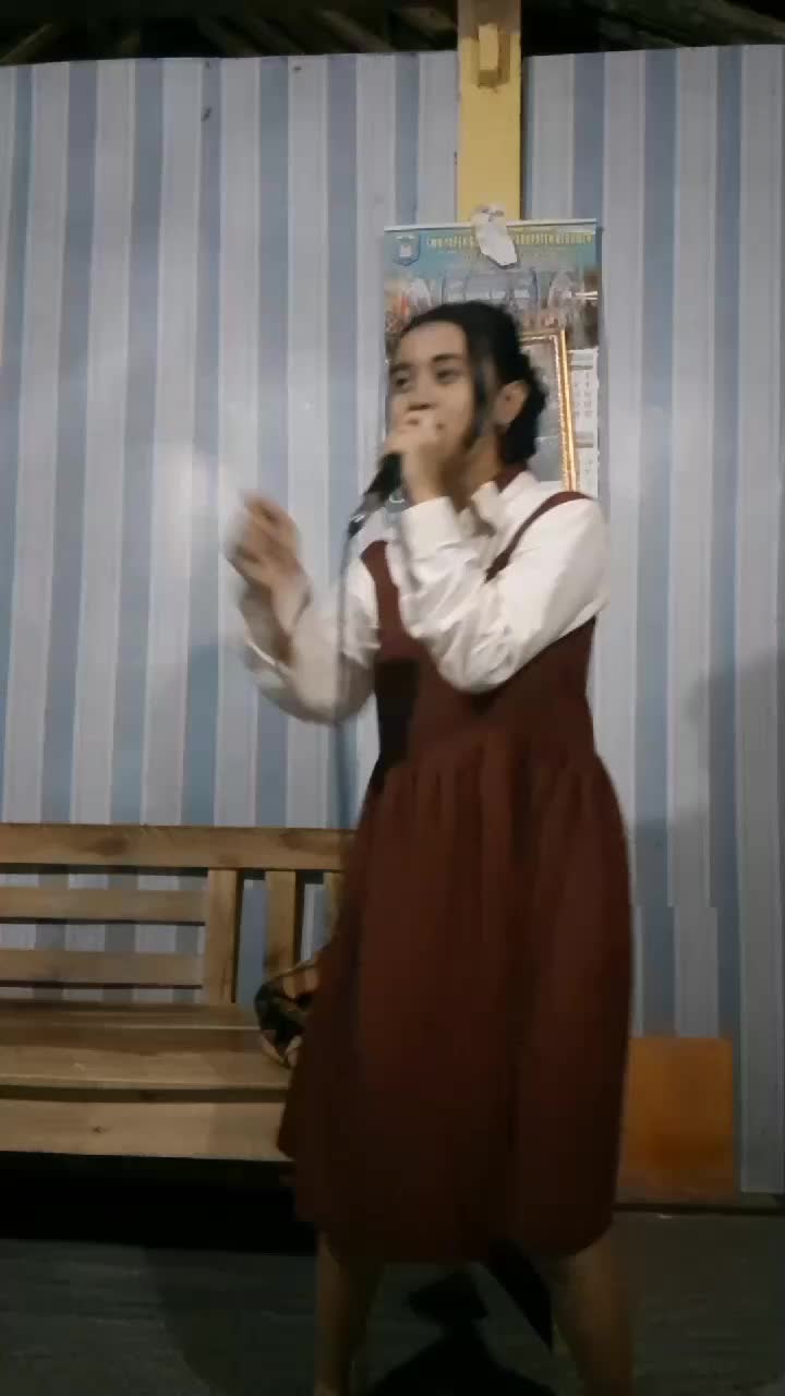 Assalamu'alaikum perkenalkan nama saya shafia windha prasista asal kebumen umur 17th mengikuti kompetensi primadona pantura🙏Bismilah 