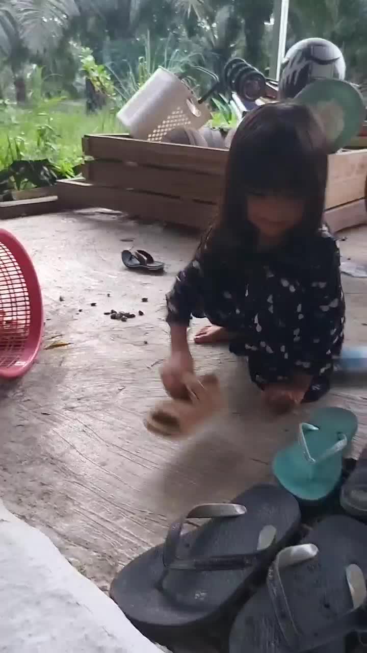 anak 5 tahun belajar beres-beres rumah