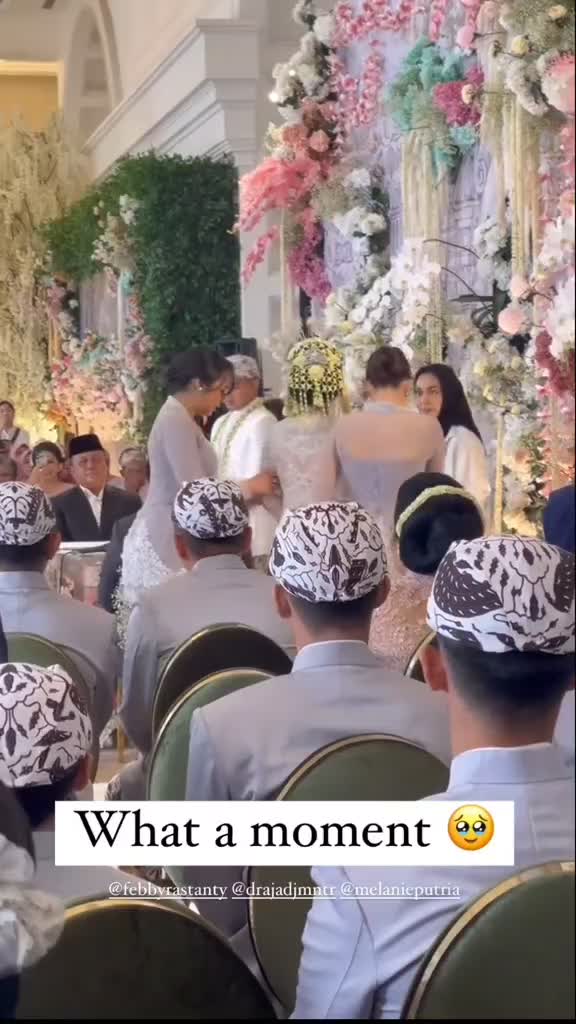 Momen Drajat Djumantara menangis saat Febby memasuki ruang akad