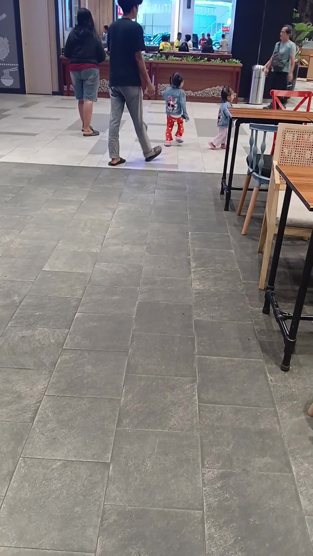 lari-lari beesama kakak dan adik🥰
#masyaallah #contentcreator #ceriadanhappy 