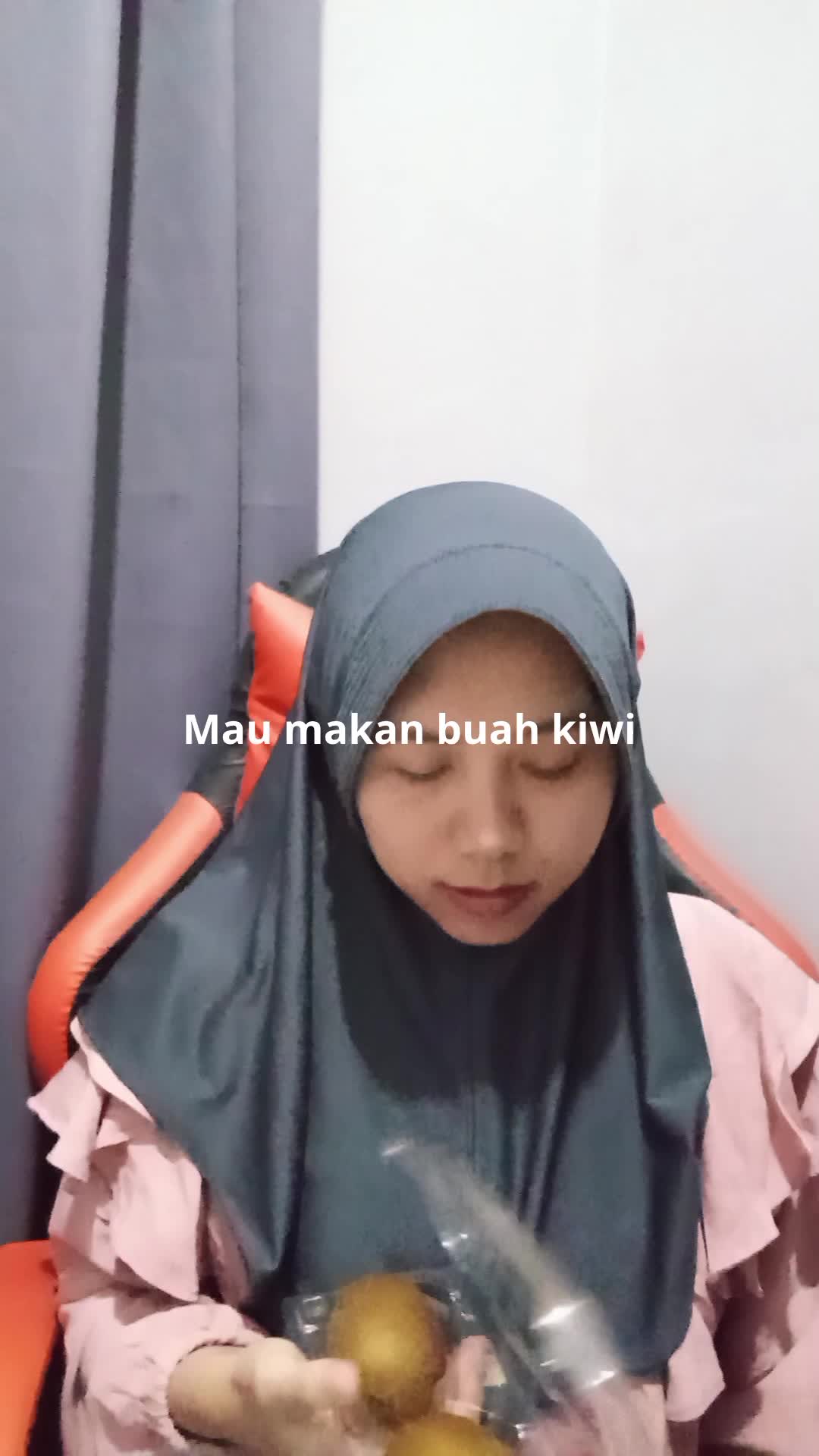 mau makan buah kiwi