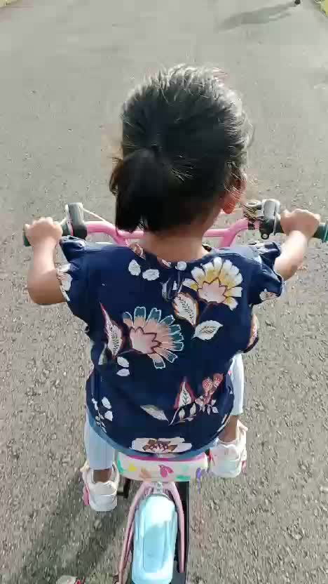 menemani anak bersepada