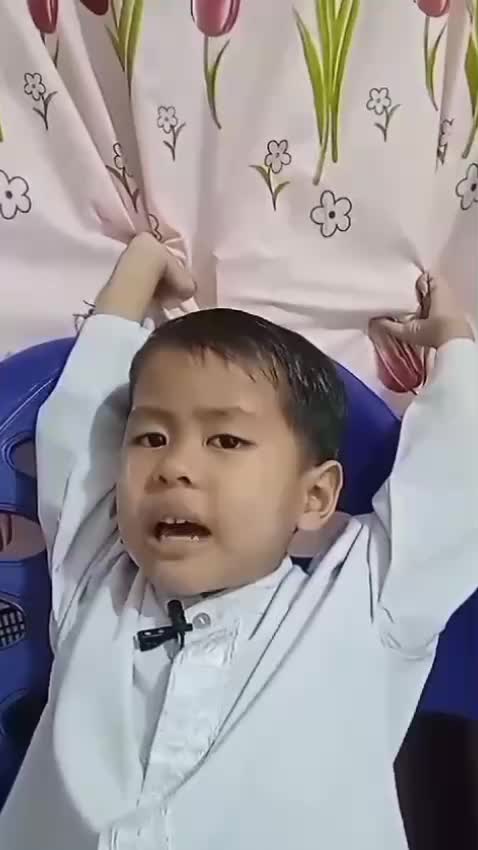 Hudzaifah Abdurrahman, Dari Pariaman Sumatera Barat, Umur 5 tahun.  