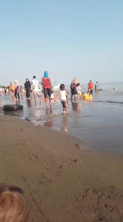 main kepantai guys
#abis kerja enak banget ke pantai 
#mainanpasir
#anakhebat 
