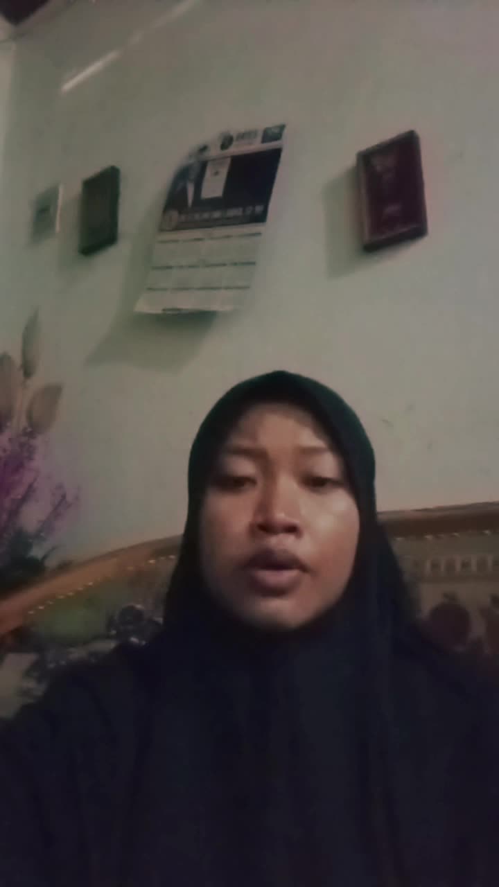 IDOL_XIII AMALIA PUTRI CAPANDHOKO USIA 22 TAHUN ASAL KOTA PALU PEKERJAAN CONTEN CREATOR JUDUL LAGU MAMA PAPA LARANG JUDIKA 