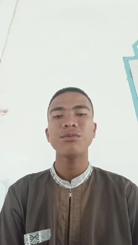 assalamualaikum , perkenalkan nama saya Saipul Saputra , umur 19 , asal Oku timur Sumatra Selatan 