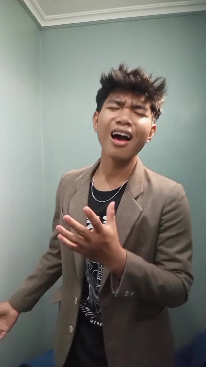 perkenalkan nama saya :Abdullah said kaffabih umur:17tahun asal:desa seriguna v kabupaten oki provinsi :sumatra selatan 
lagu:terhanyut dala