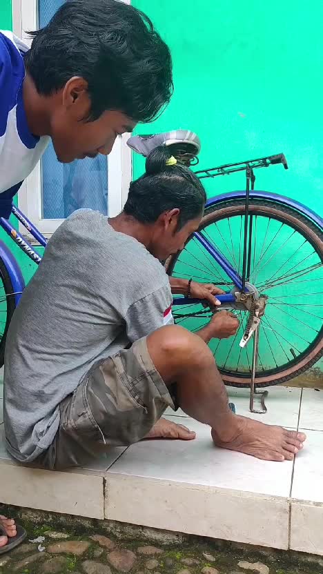 benerin sepeda #videolucu  #komedi  #lucu 