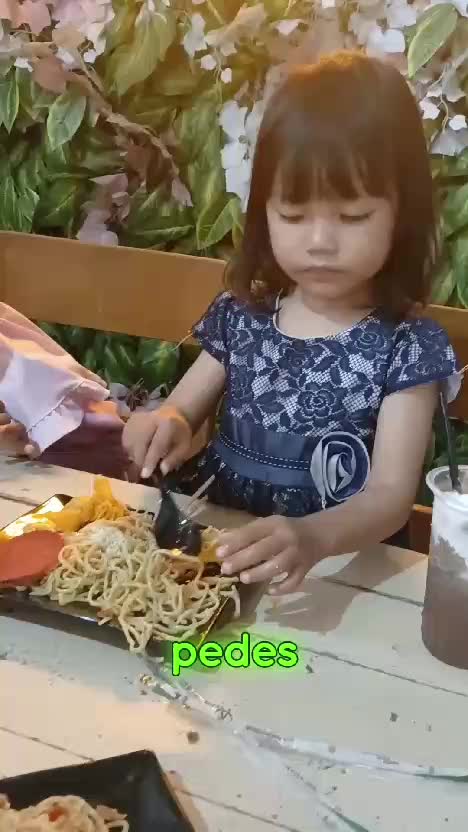 Cobain mie goyang yuk...

