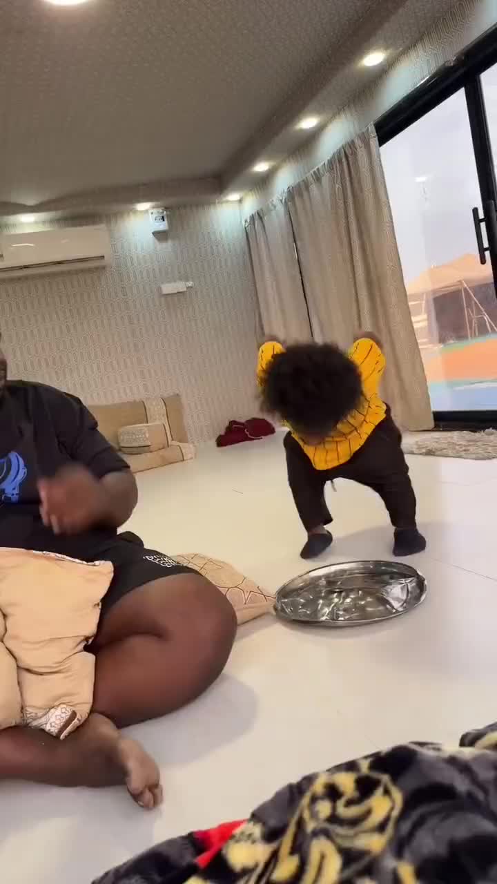 challenge bola telur yang ambil telur kena timpuk😂

 #RCTIPlus  #HOTrctiplus #videolucu  #ngakak #fyp #Viral 