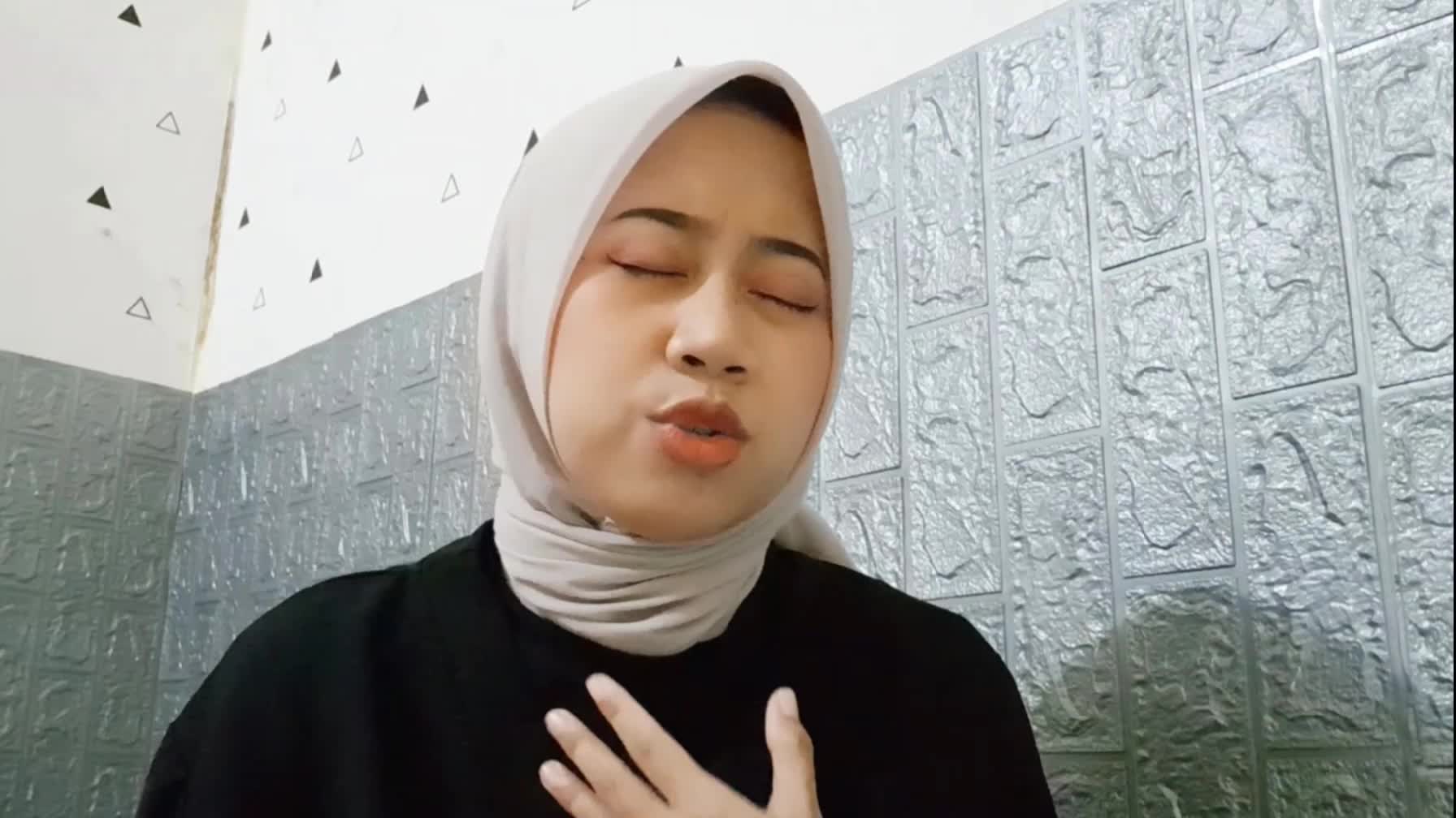 IDOL_XIII ANNISA 22 TAHUN BOGOR KISAH CINTAKU - CHRISYE