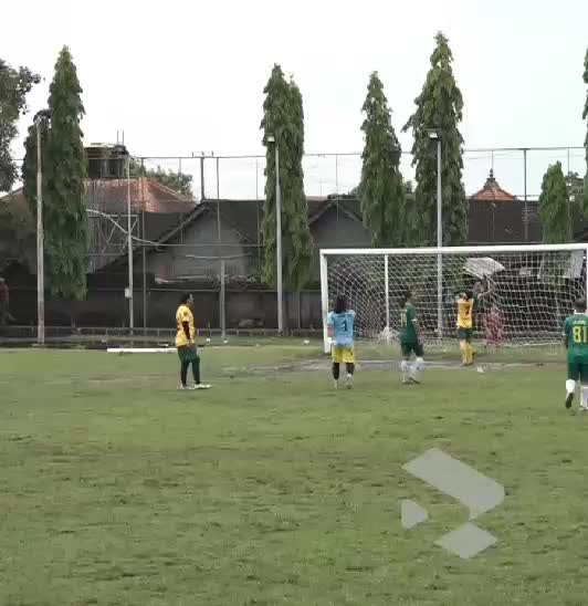 🎬 CUPLIKAN NYARIS GOAL 😁
🆚 GARUDA DALUNG
. 
Video by @raturutv 📽 #cuplikan #nyaris #goal #putrarenon #raturutv #balifunfootball 
