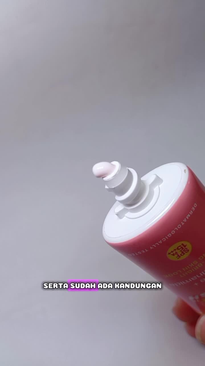 Rekomendasi bangett buat anak sekulah biar gak ngedempul kek tante tante 😋🔥 
 #ToneUpEmina  #ToneUpCream  #ToneUp  #sunscreenEmina  