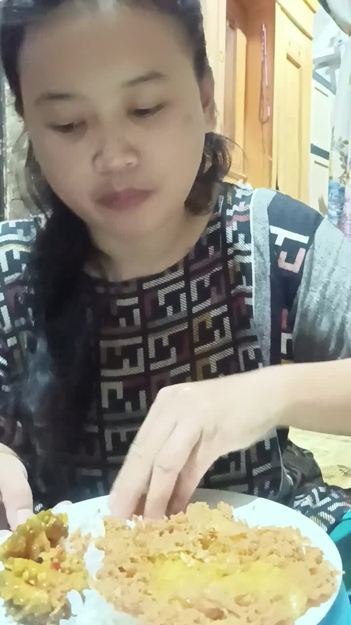 agak cadel nyebutin nya

makan besar bess 
 
part 1 #short
#HOTrctiplus  #RCTIPlus  #Mukbang 