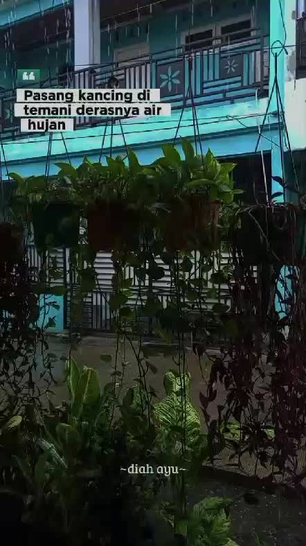 penjahit rumahan | pasang kancing ditemani derasnya air hujan #penjahit #fyp 