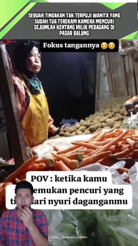 Sebuah tindakan tak terpuji wanita yang sudah tua terekam kamera mencuri sejumlah kentang milik pedagang di pasar balung. #wanita  #mencuri 