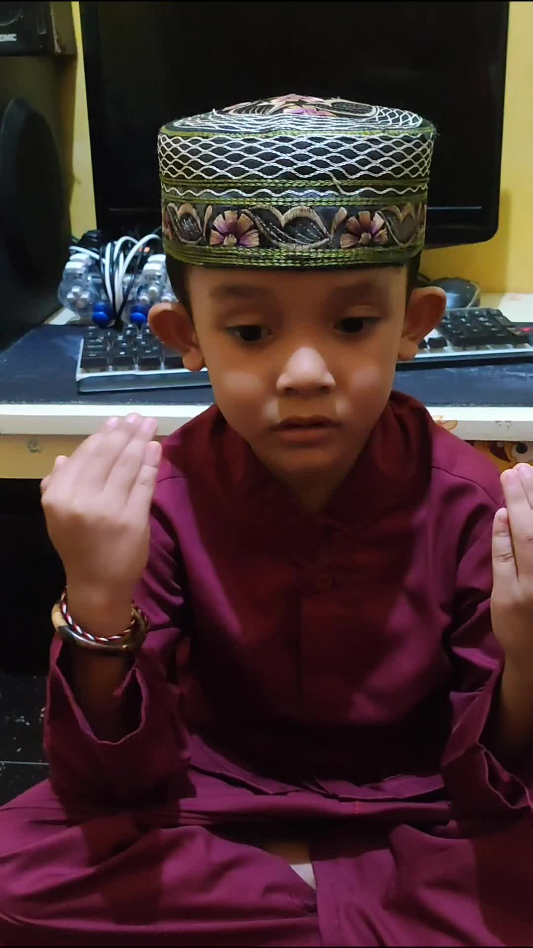 Baca doa kedua orang tua #RCTIPlus #HOTrctiplus #KIDSTALENT 